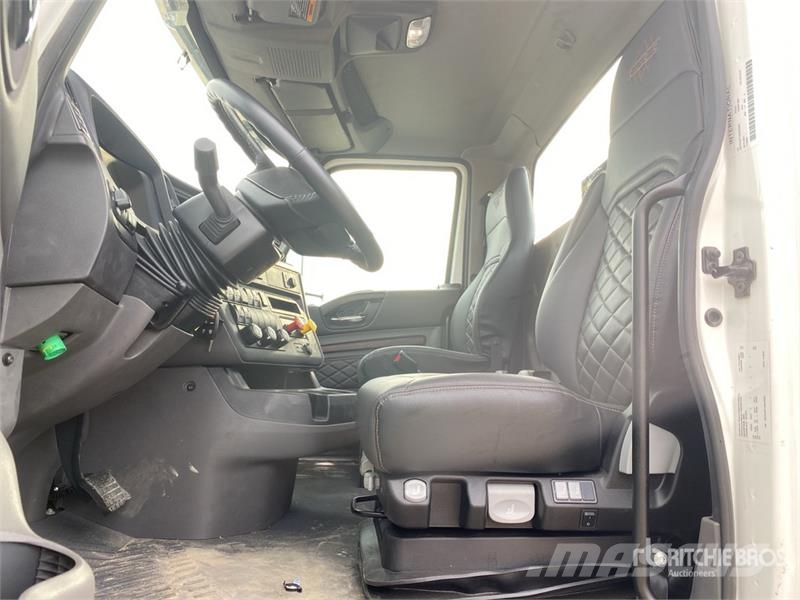International HX620 Ohjaamot ja sisustat
