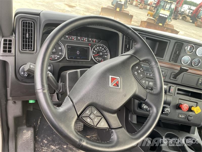 International HX620 Ohjaamot ja sisustat