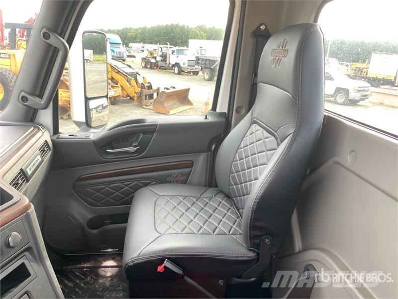 International HX620 Ohjaamot ja sisustat