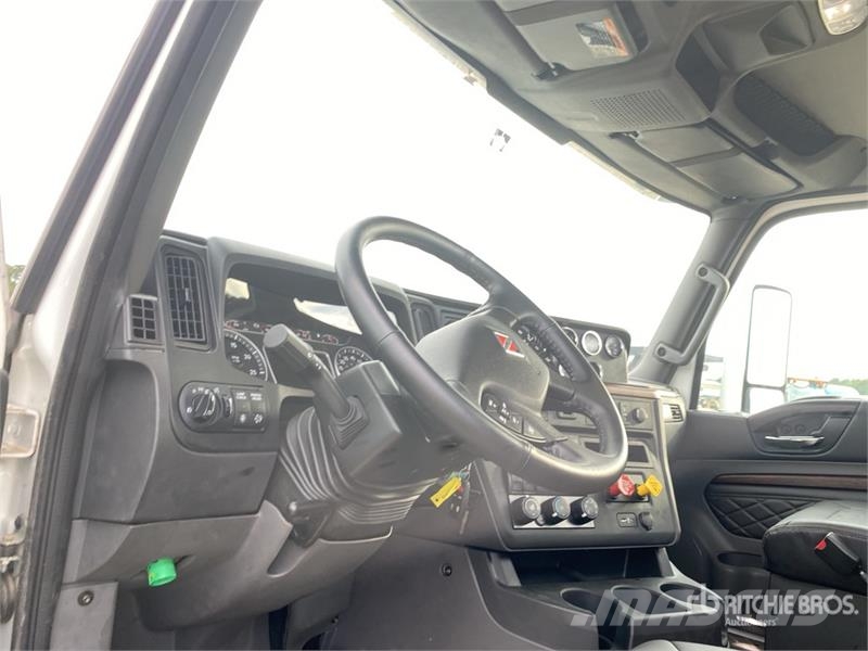 International HX620 Ohjaamot ja sisustat