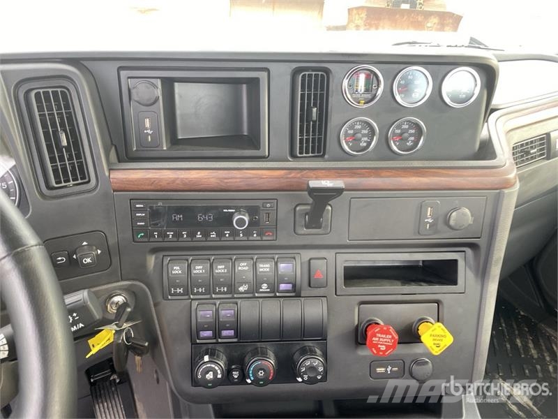 International HX620 Ohjaamot ja sisustat