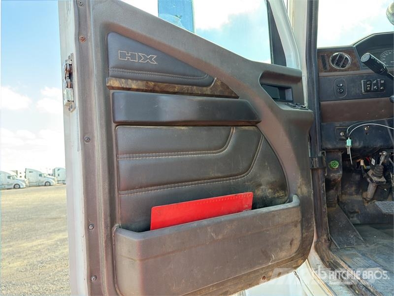 International HX620 6x4 T/A Day Cab Truck Tractor Vlačilci