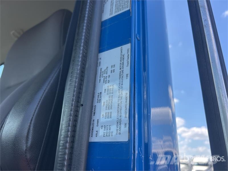 International HX620 6x4 T/A Day Cab Truck Tractor 曳引機組件