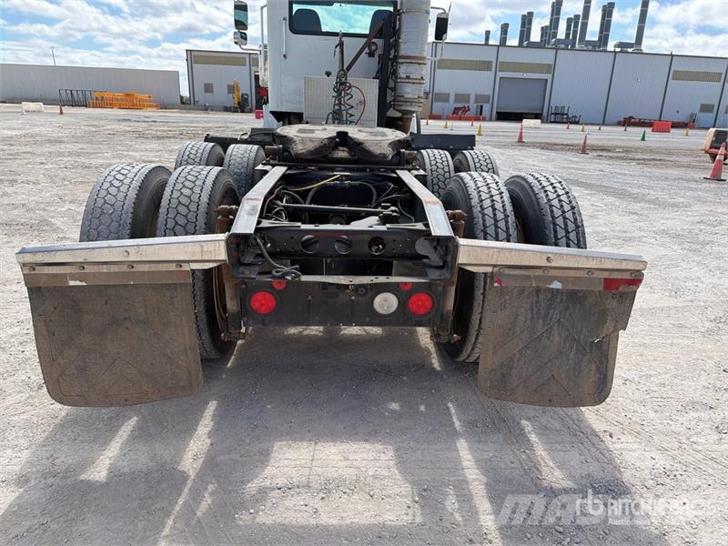 International HX620 6x4 T/A Day Cab Truck Tractor Vlačilci