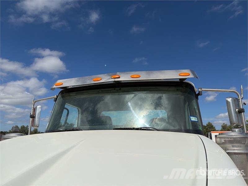 International HX620 6x4 T/A Day Cab Truck Tractor Vlačilci