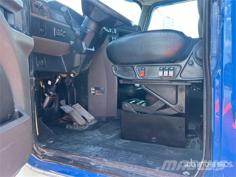 International HX620 6x4 T/A Day Cab Truck Tractor 曳引機組件