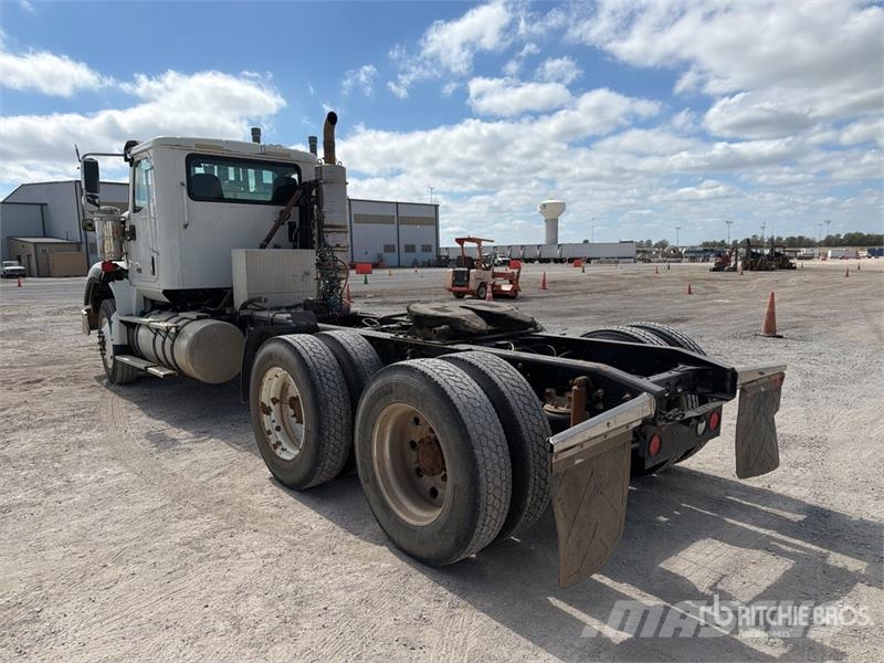 International HX620 6x4 T/A Day Cab Truck Tractor Vlačilci