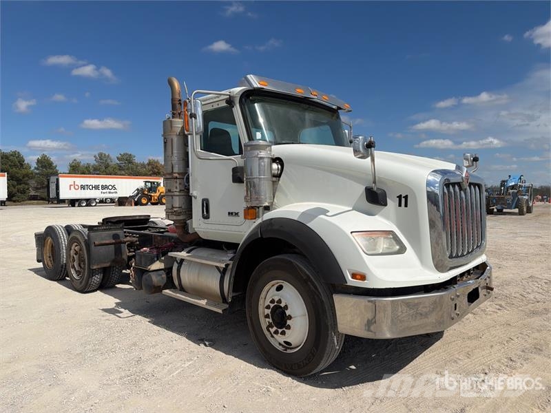 International HX620 6x4 T/A Day Cab Truck Tractor Vlačilci
