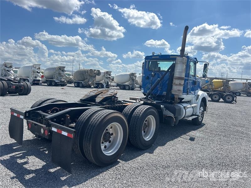 International HX620 6x4 T/A Day Cab Truck Tractor 曳引機組件