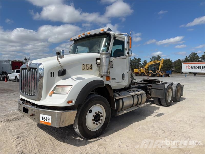 International HX620 6x4 T/A Day Cab Truck Tractor Vlačilci