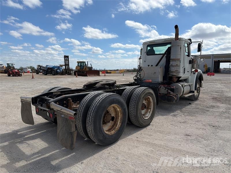 International HX620 6x4 T/A Day Cab Truck Tractor Vlačilci