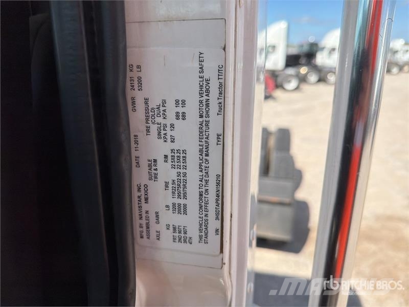 International HX620 6x4 T/A Day Cab Truck Tractor Vlačilci