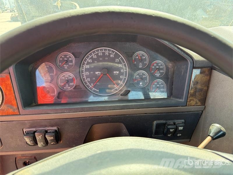 International HX620 6x4 T/A Day Cab Truck Tractor Vlačilci