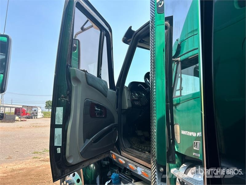 International LoneStar 6x4 T/A Sleeper Truck Tractor Tegljači