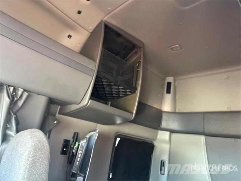International LT625 Седельные тягачи