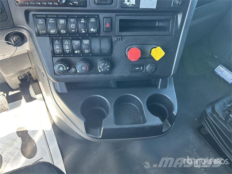 International LT625 Autotractoare