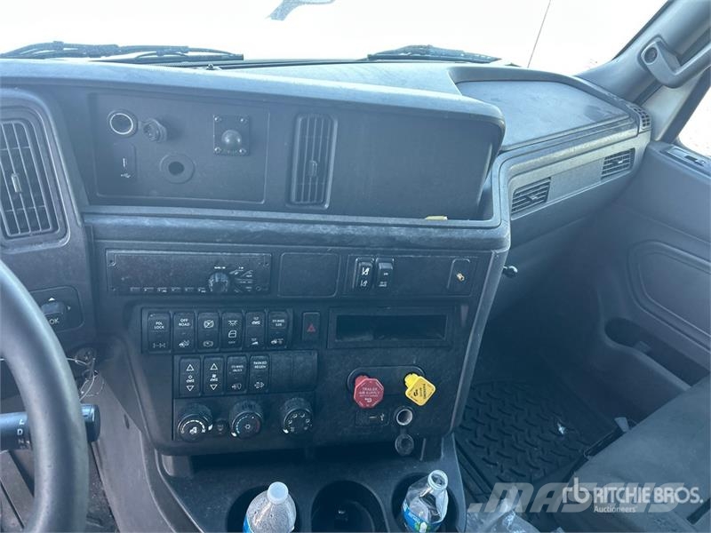 International LT625 Седельные тягачи