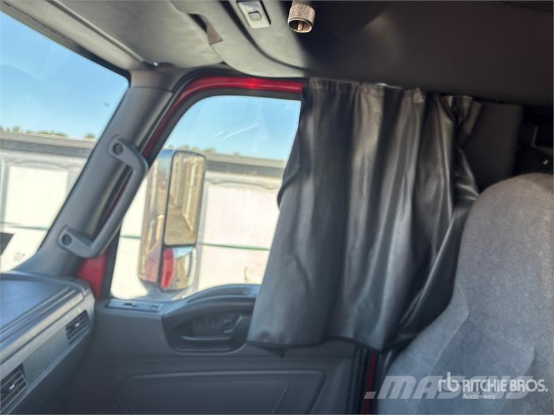 International LT625 Седельные тягачи
