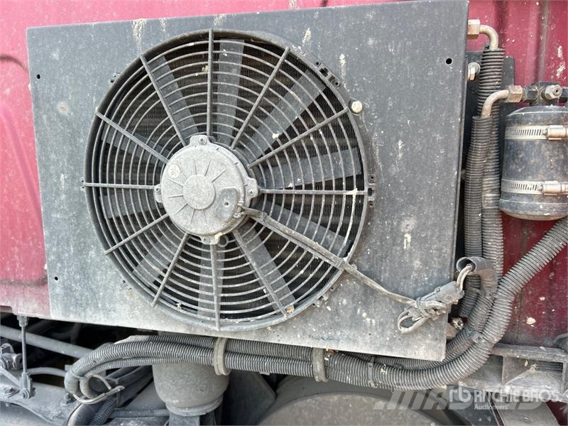 International LT625 Truck Tractor Units