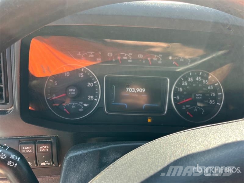 International LT625 Седельные тягачи