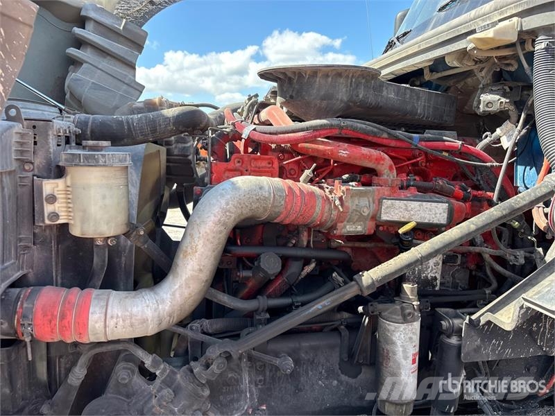 International LT625 Truck Tractor Units