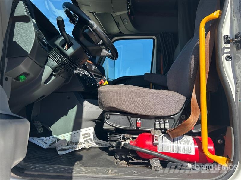 International LT625 Седельные тягачи