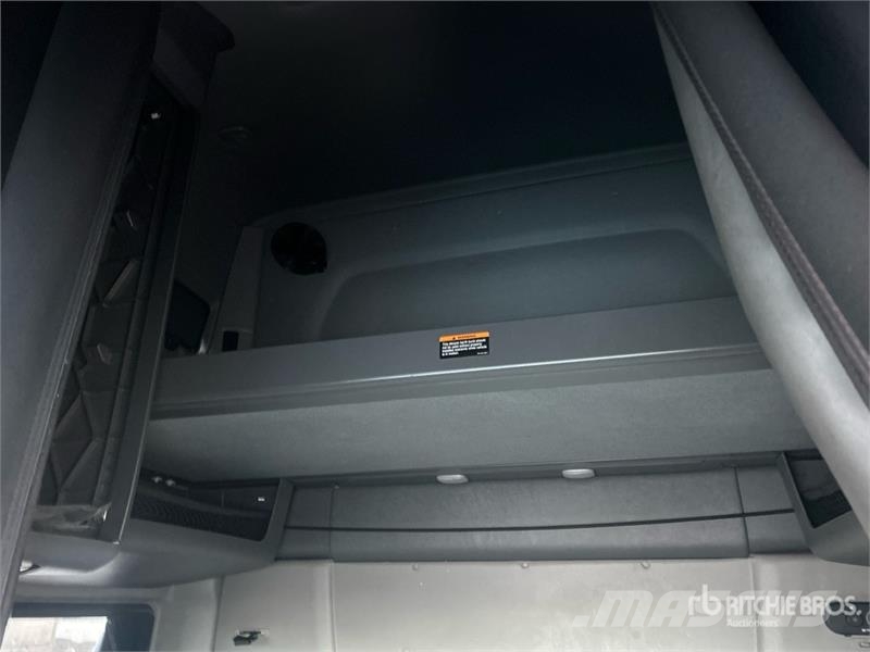 International LT625 Седельные тягачи