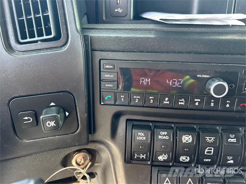 International LT625 트랙터 유닛
