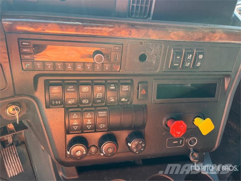 International LT625 Седельные тягачи
