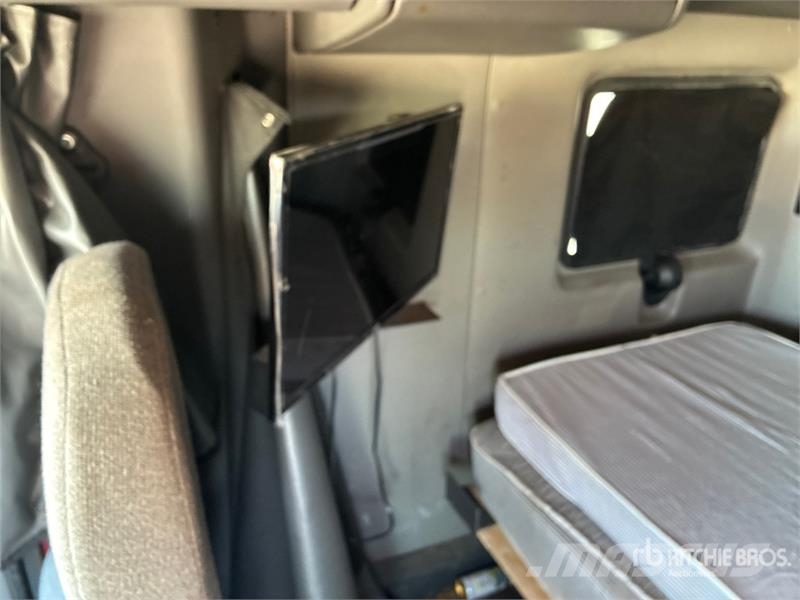 International LT625 Седельные тягачи