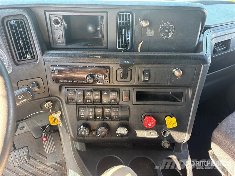 International LT625 트랙터 유닛