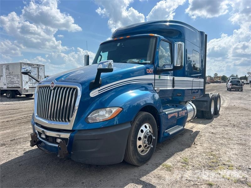 International LT625 Prime Movers
