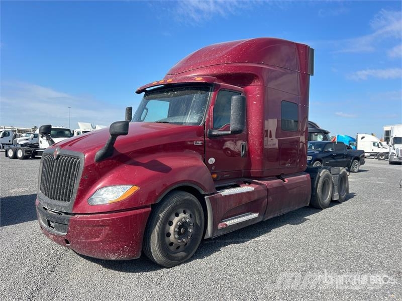 International LT625 Truck Tractor Units