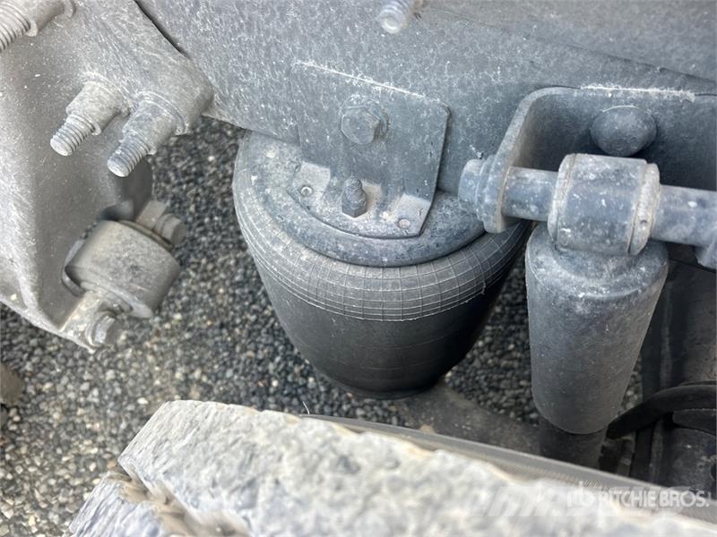 International LT625 Truck Tractor Units