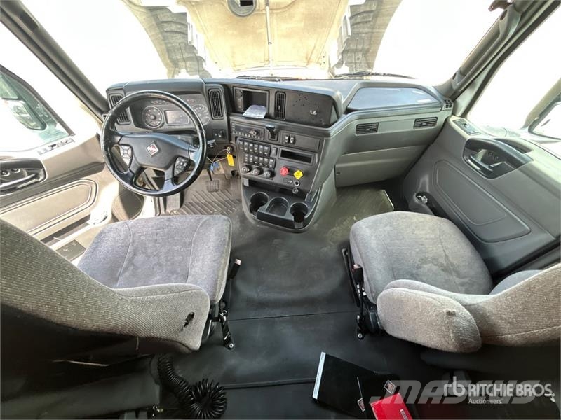 International LT625 트랙터 유닛