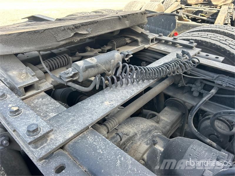 International LT625 Truck Tractor Units