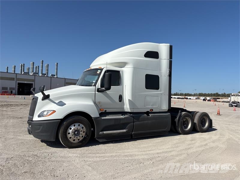 International LT625 Prime Movers