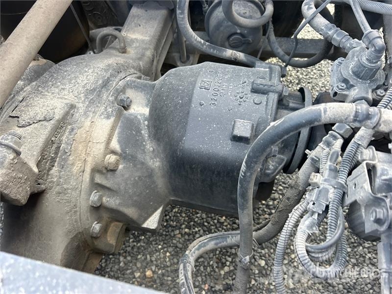 International LT625 Truck Tractor Units