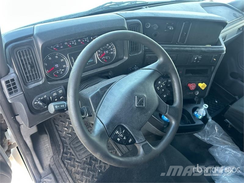 International LT625 Седельные тягачи