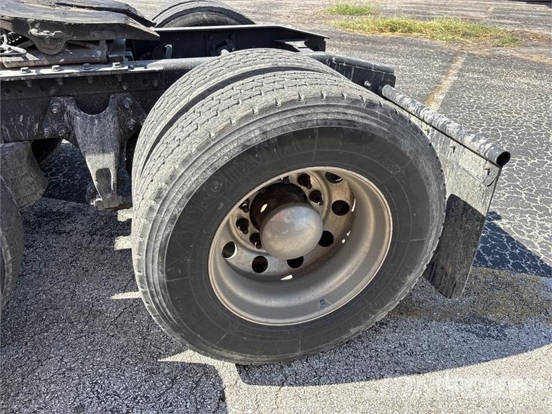 International LT625 Truck Tractor Units