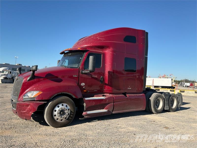International LT625 Truck Tractor Units