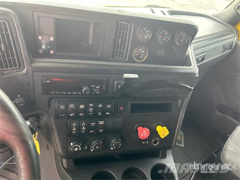 International LT625 Тягачі