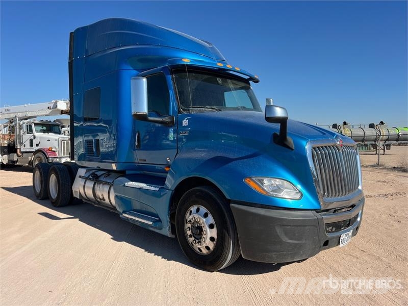 International LT625 Седельные тягачи
