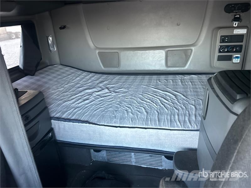 International LT625 Седельные тягачи