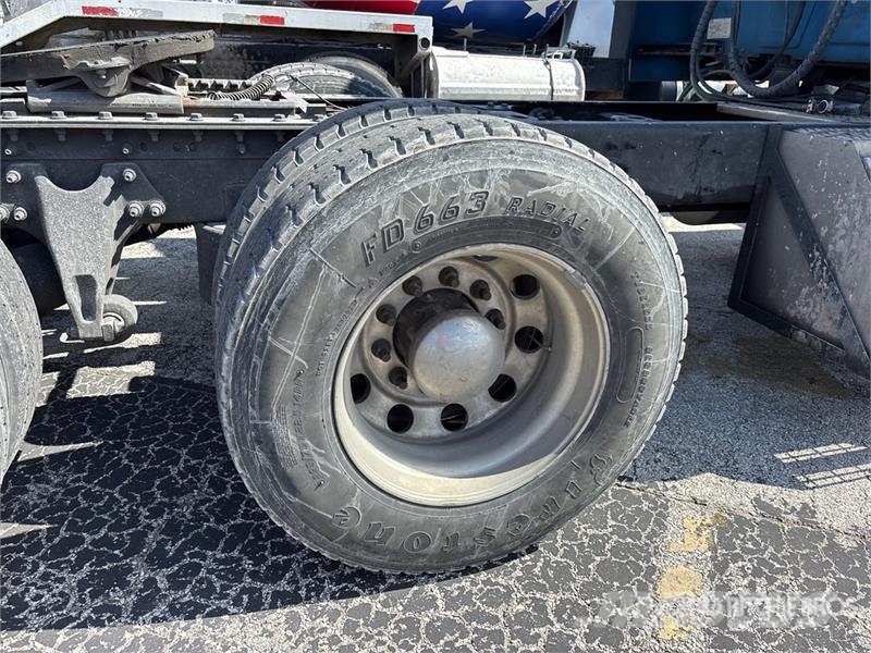 International LT625 Truck Tractor Units