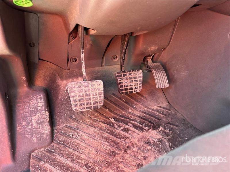 International LT625 Truck Tractor Units