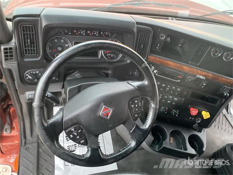 International LT625 Camiones tractor