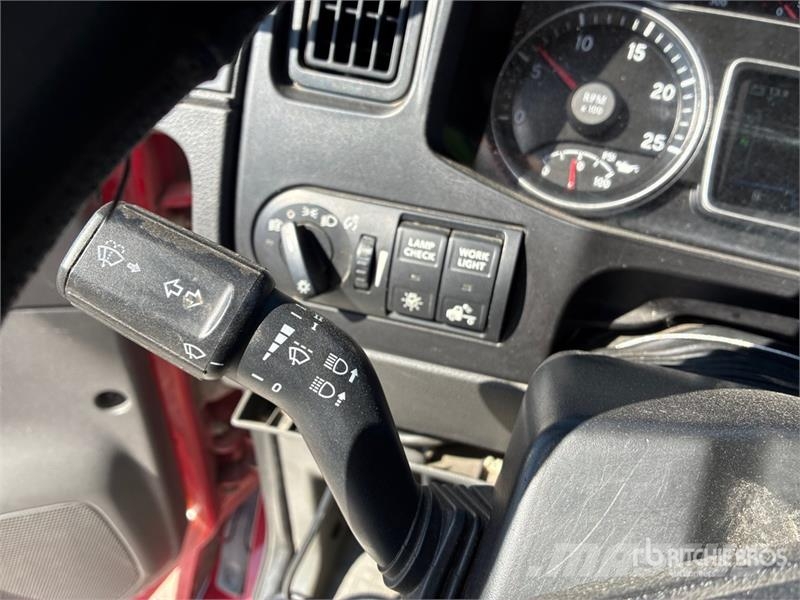 International LT625 Седельные тягачи