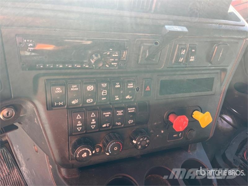 International LT625 Седельные тягачи