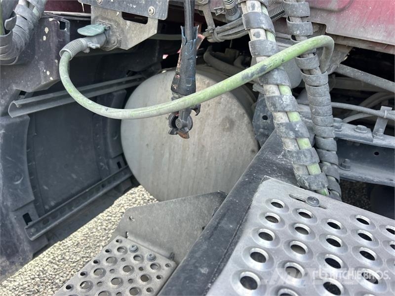 International LT625 Truck Tractor Units